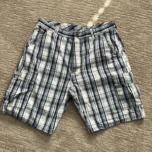 Men’s Wrangler Cargo shorts size 38